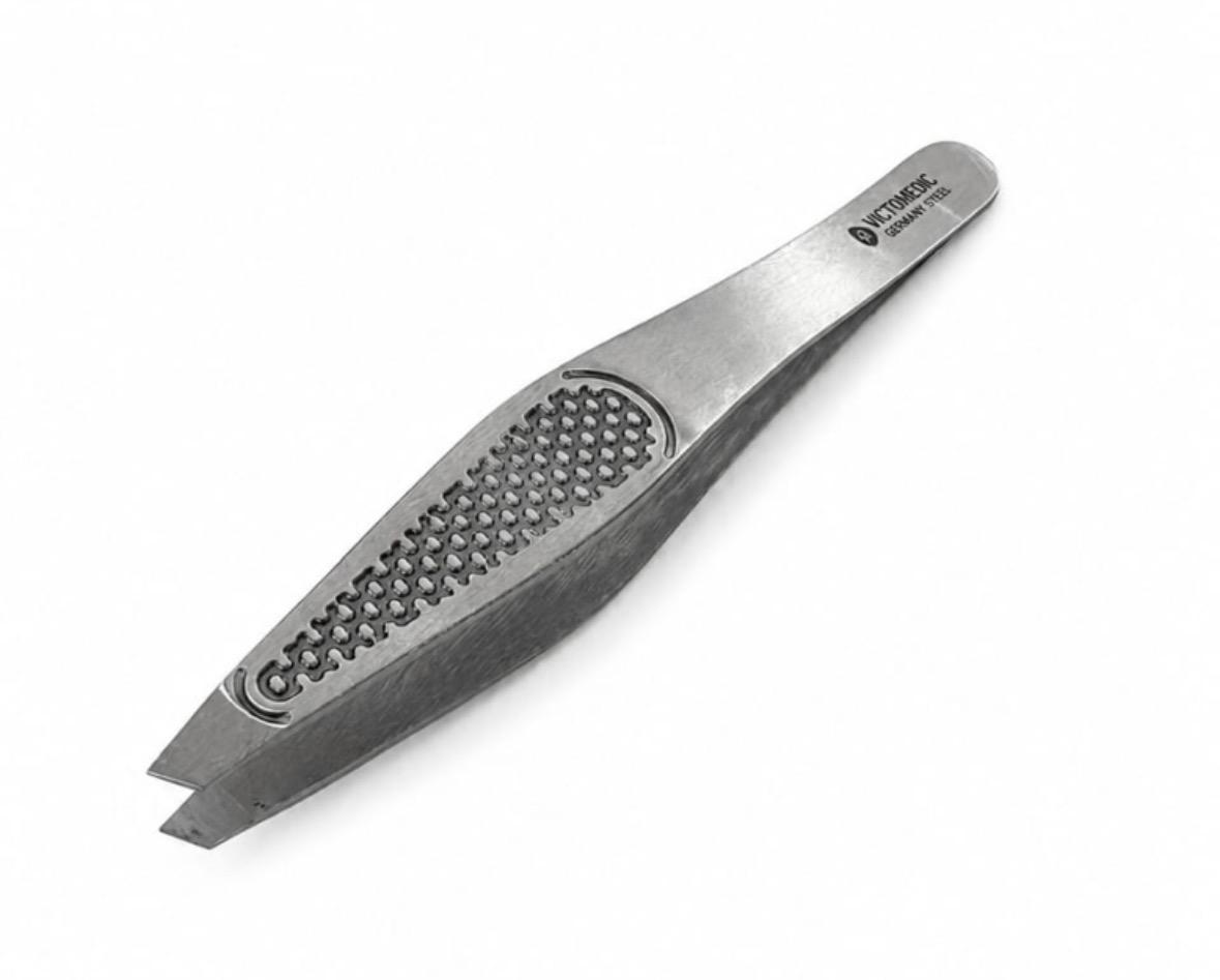 VICTOMEDIC Slant Tip Eyebrow Tweezers - Image 3